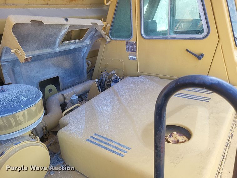 image for item DK1175 1995 Caterpillar 775B  haul truck