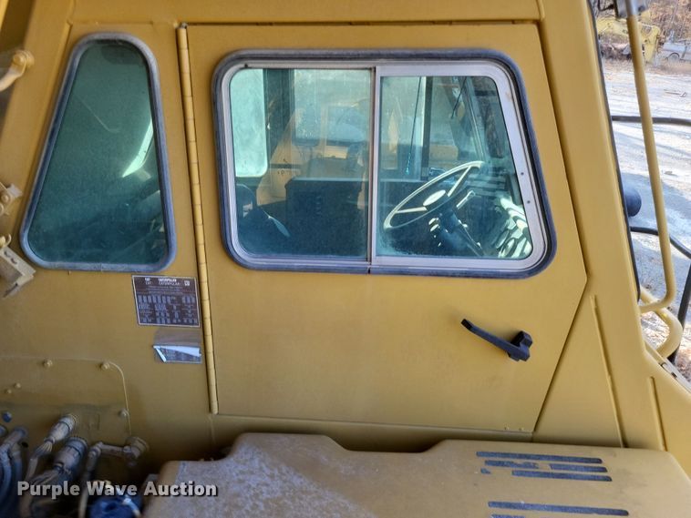 image for item DK1175 1995 Caterpillar 775B  haul truck