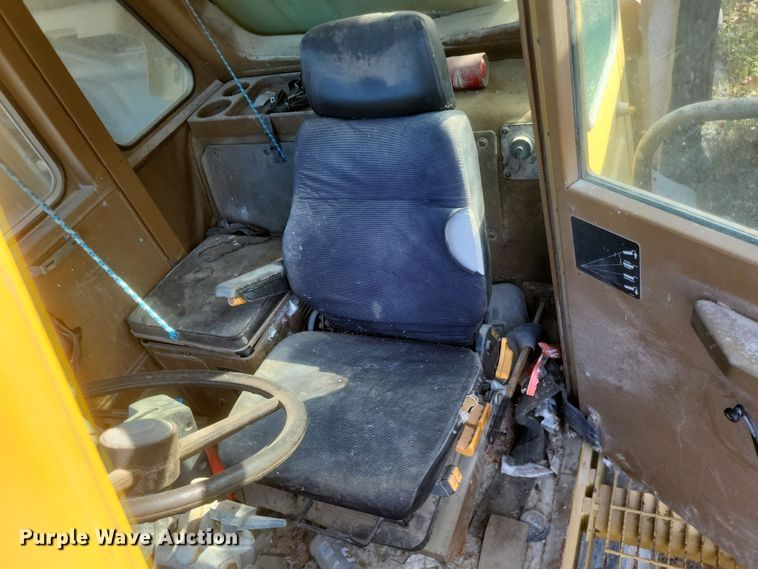 image for item DK1175 1995 Caterpillar 775B  haul truck