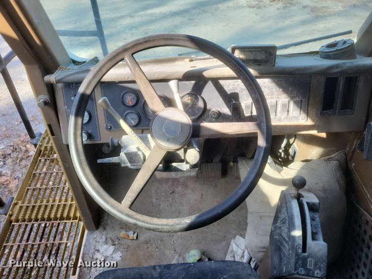 image for item DK1175 1995 Caterpillar 775B  haul truck