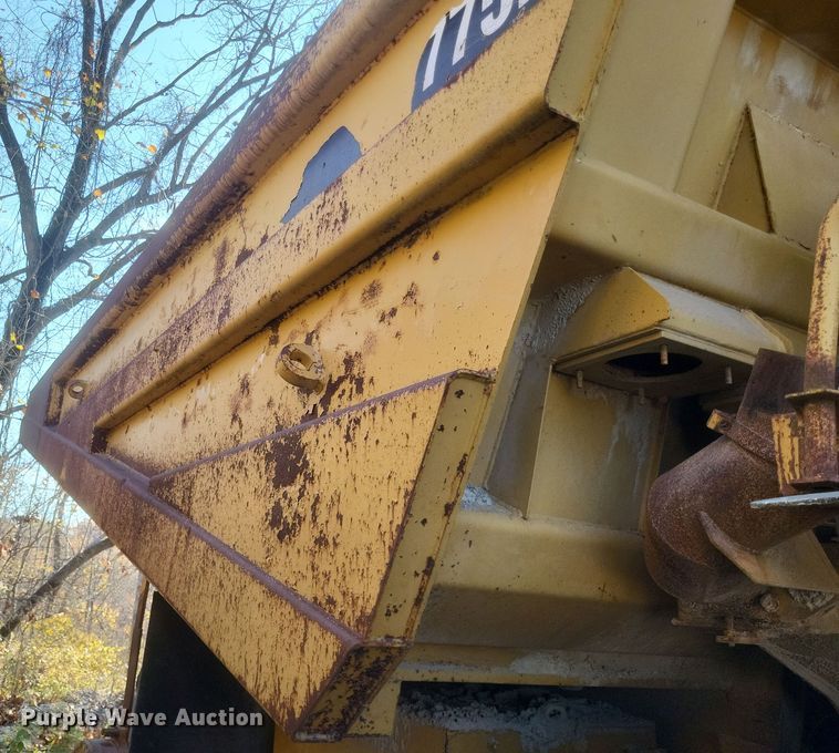 image for item DK1176 1996 Caterpillar 775B  haul truck