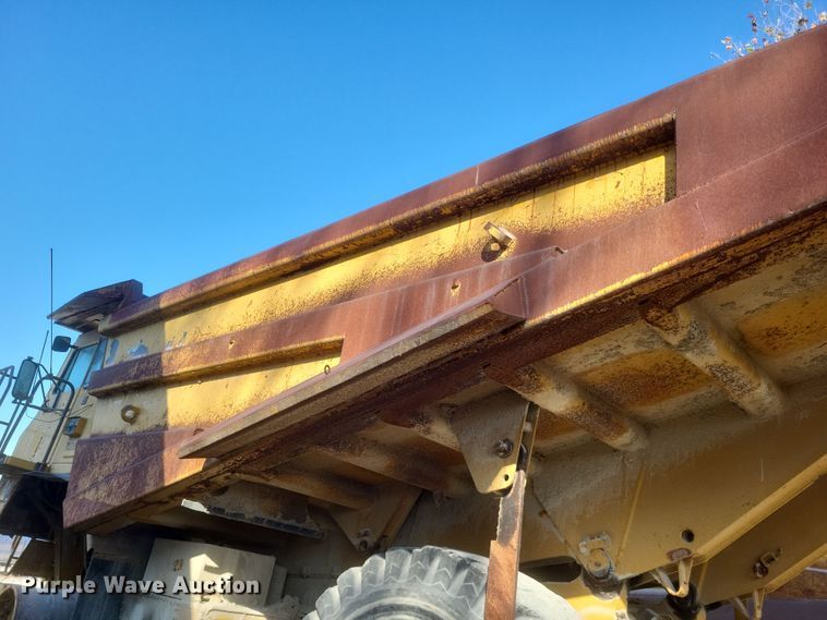 image for item DK1176 1996 Caterpillar 775B  haul truck