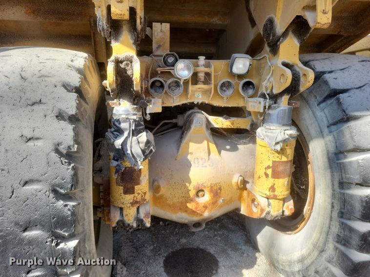 image for item DK1176 1996 Caterpillar 775B  haul truck