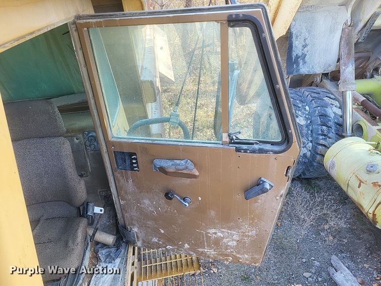 image for item DK1176 1996 Caterpillar 775B  haul truck