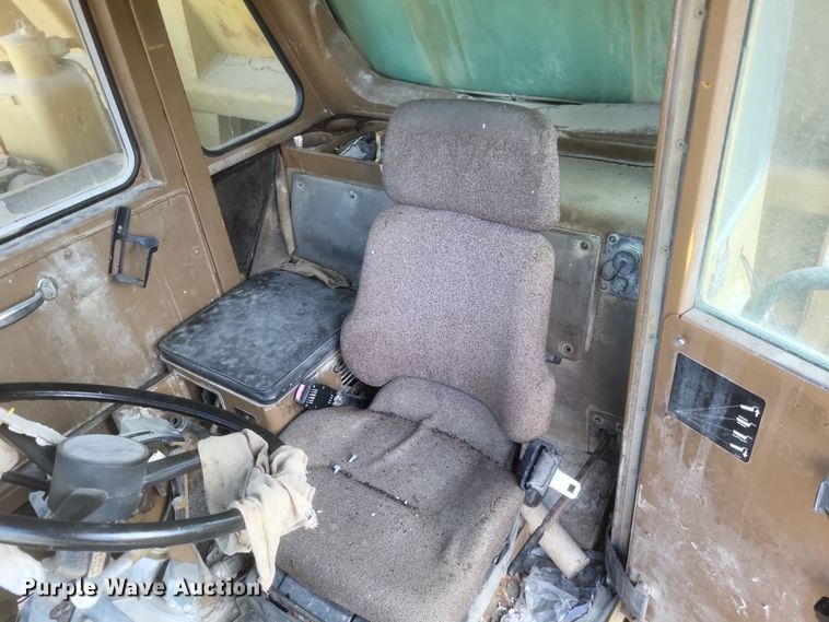 image for item DK1176 1996 Caterpillar 775B  haul truck