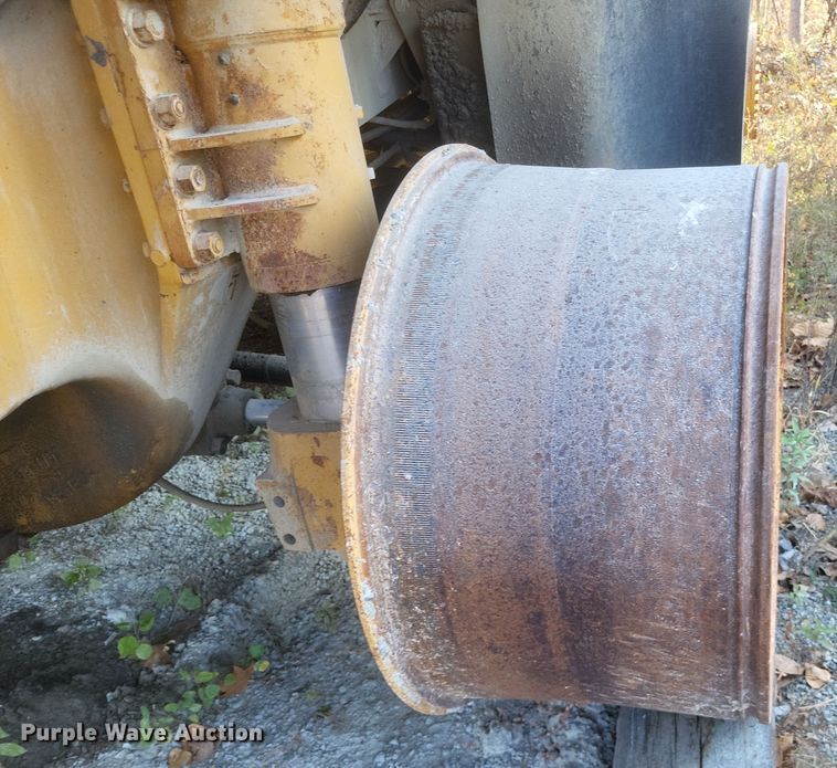 image for item DK1176 1996 Caterpillar 775B  haul truck