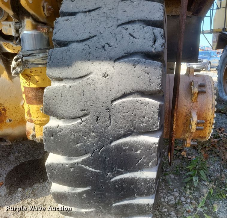 image for item DK1176 1996 Caterpillar 775B  haul truck