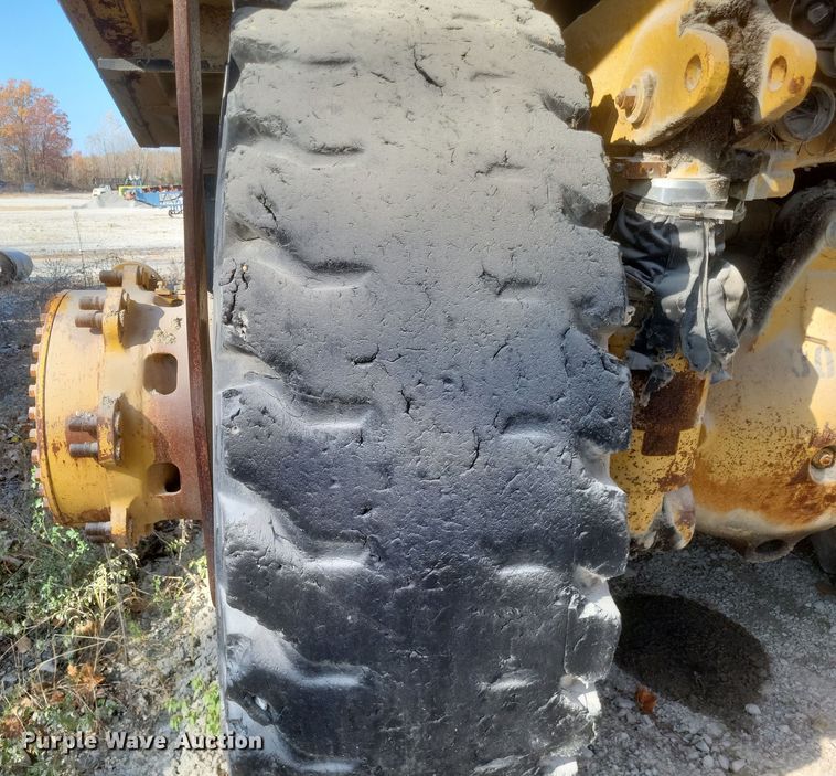 image for item DK1176 1996 Caterpillar 775B  haul truck