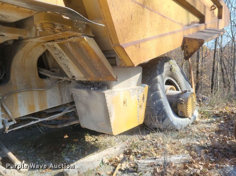 image for item DK1178 1994 Caterpillar 775B  haul truck