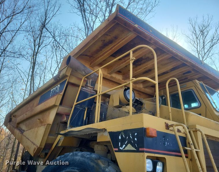image for item DK1178 1994 Caterpillar 775B  haul truck