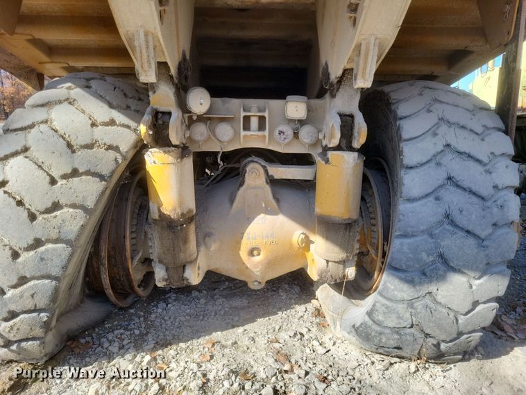 image for item DK1178 1994 Caterpillar 775B  haul truck