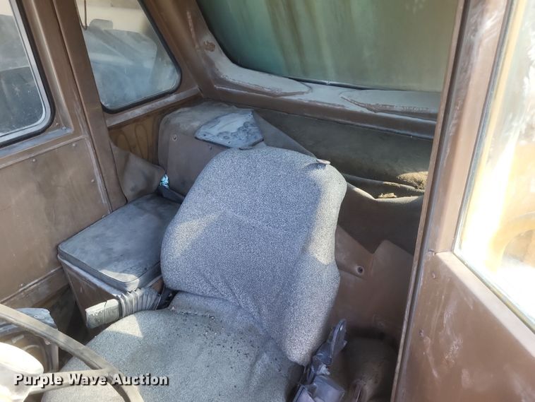 image for item DK1178 1994 Caterpillar 775B  haul truck