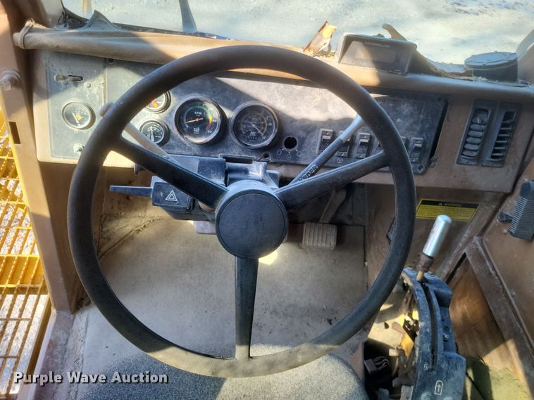 image for item DK1178 1994 Caterpillar 775B  haul truck