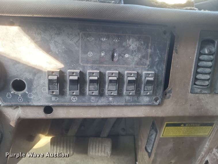 image for item DK1178 1994 Caterpillar 775B  haul truck