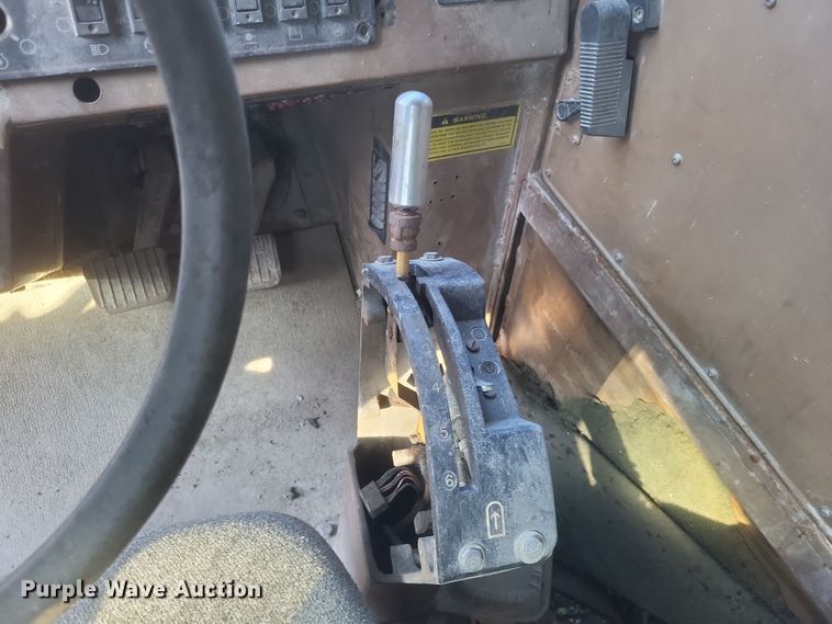 image for item DK1178 1994 Caterpillar 775B  haul truck