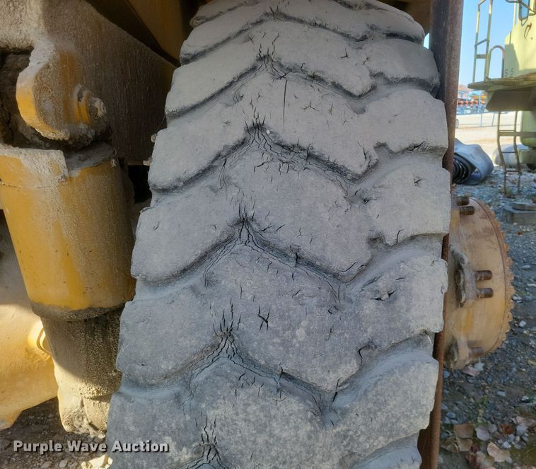 image for item DK1178 1994 Caterpillar 775B  haul truck