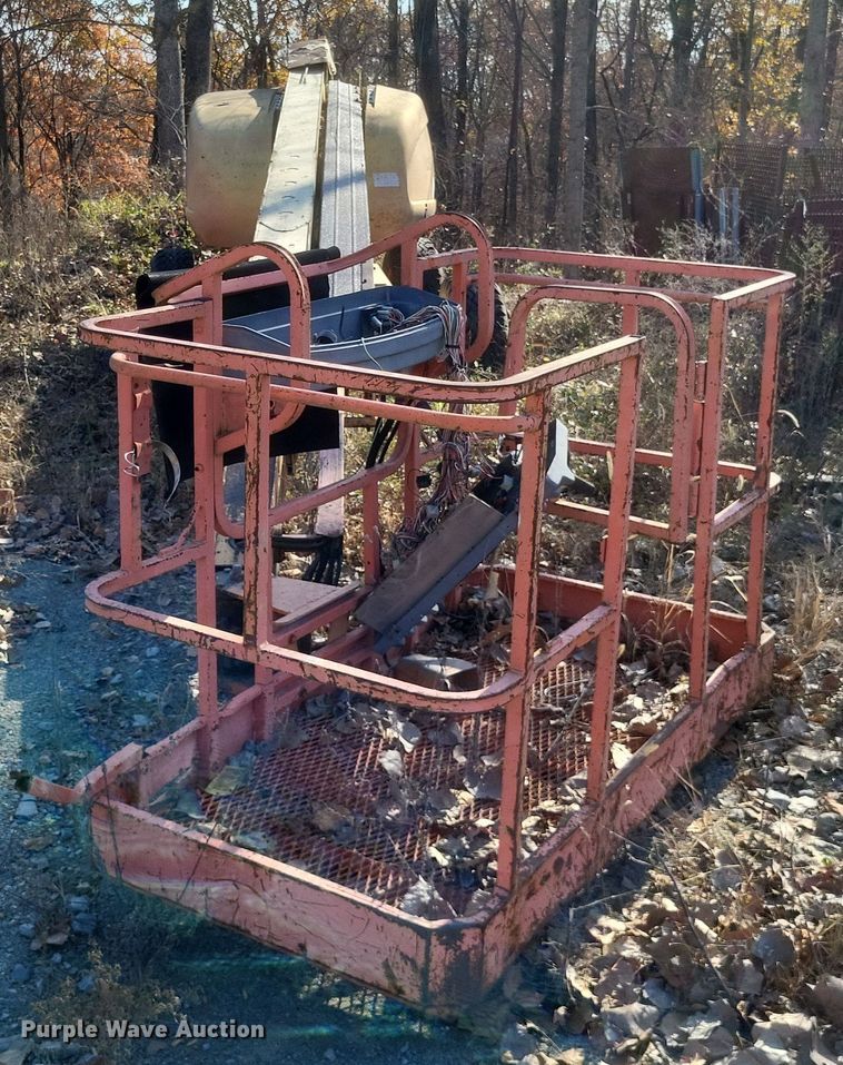 image for item DK1179 1996 JLG 600S  boom lift