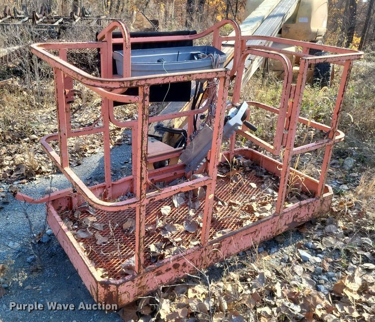 image for item DK1179 1996 JLG 600S  boom lift