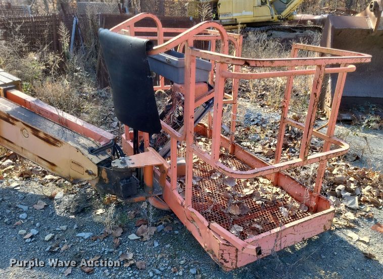 image for item DK1179 1996 JLG 600S  boom lift