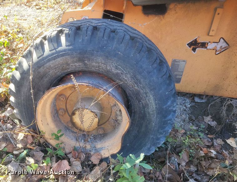 image for item DK1179 1996 JLG 600S  boom lift