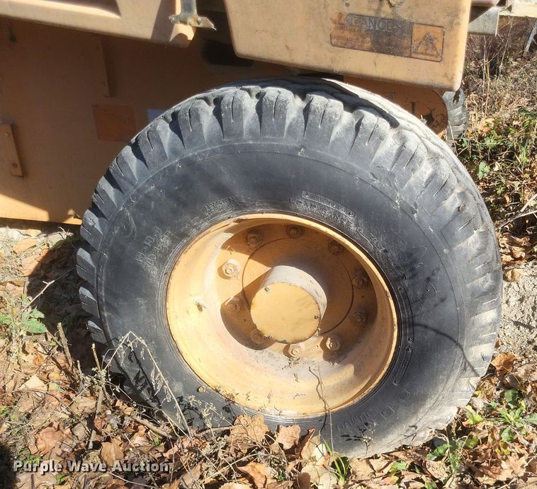 image for item DK1179 1996 JLG 600S  boom lift