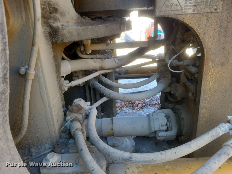 image for item DK1185 2004 Caterpillar 988G  wheel loader