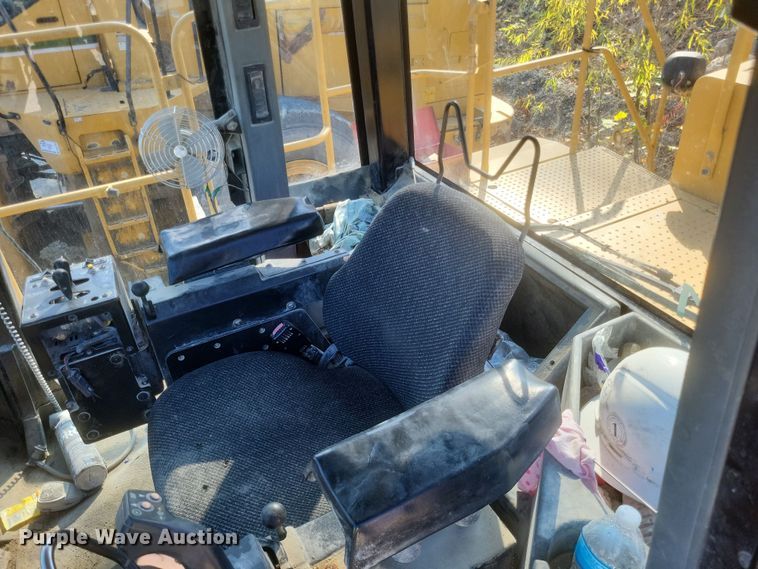 image for item DK1185 2004 Caterpillar 988G  wheel loader