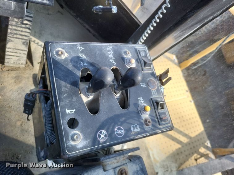 image for item DK1185 2004 Caterpillar 988G  wheel loader