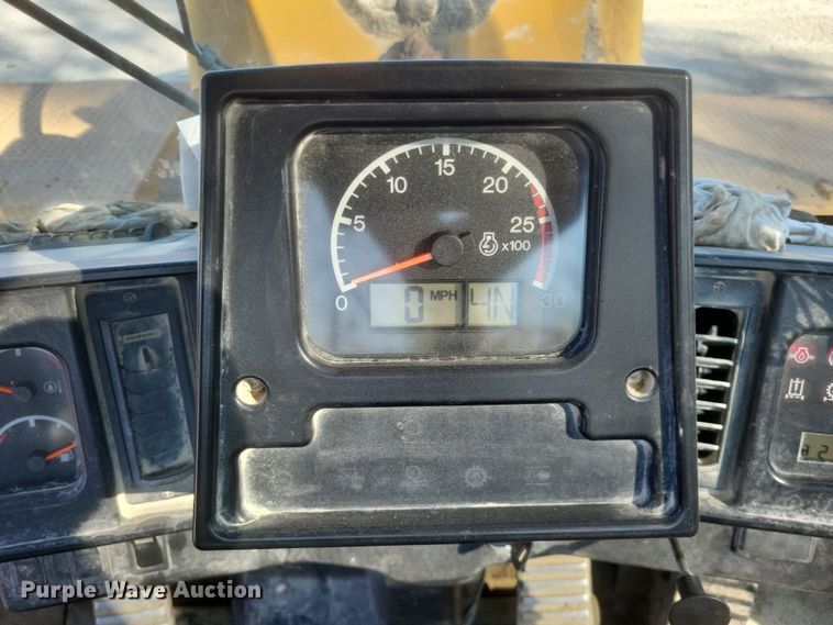 image for item DK1185 2004 Caterpillar 988G  wheel loader