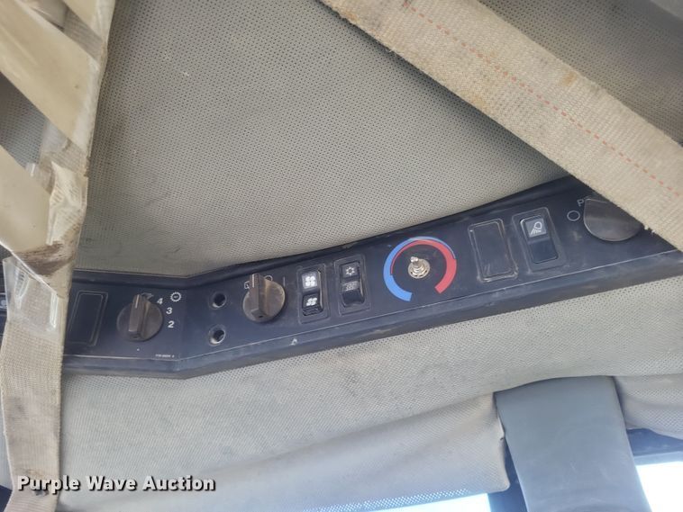 image for item DK1185 2004 Caterpillar 988G  wheel loader