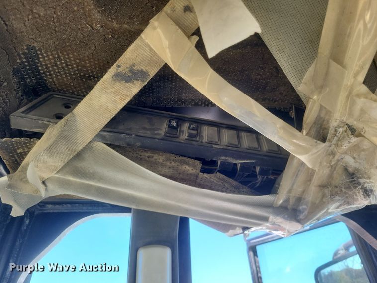 image for item DK1185 2004 Caterpillar 988G  wheel loader