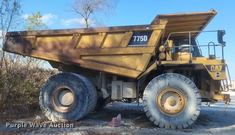 image for item DK1186 2000 Caterpillar 775D  haul truck