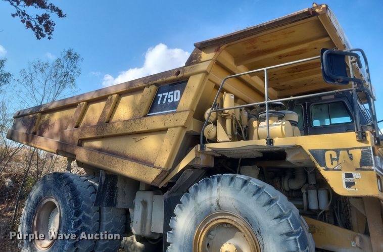 image for item DK1186 2000 Caterpillar 775D  haul truck