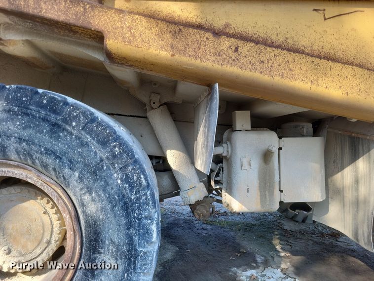 image for item DK1186 2000 Caterpillar 775D  haul truck