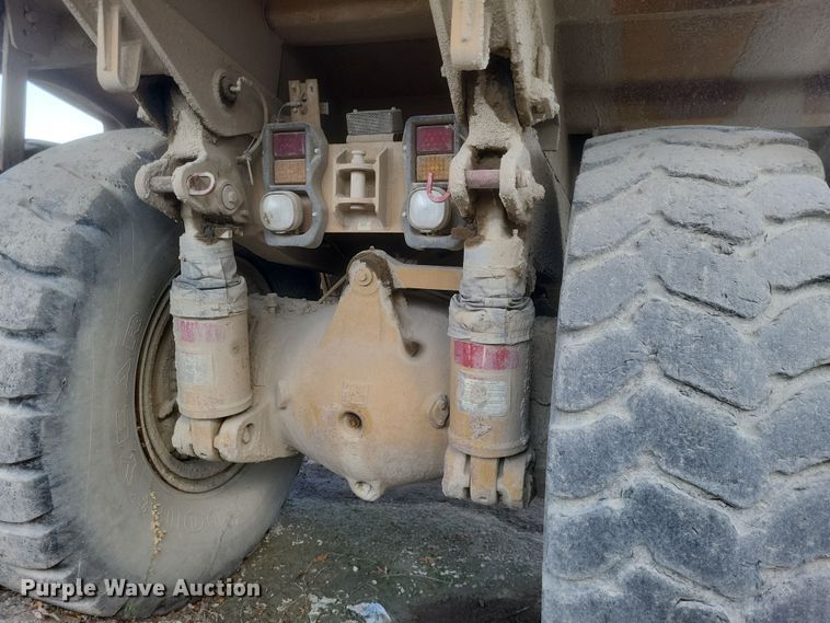 image for item DK1186 2000 Caterpillar 775D  haul truck