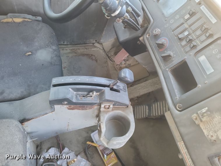 image for item DK1186 2000 Caterpillar 775D  haul truck