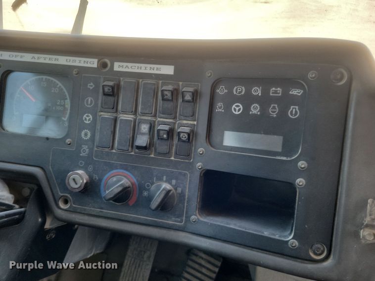 image for item DK1186 2000 Caterpillar 775D  haul truck