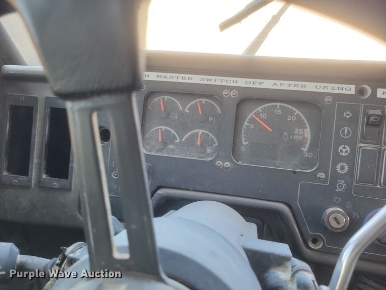 image for item DK1186 2000 Caterpillar 775D  haul truck