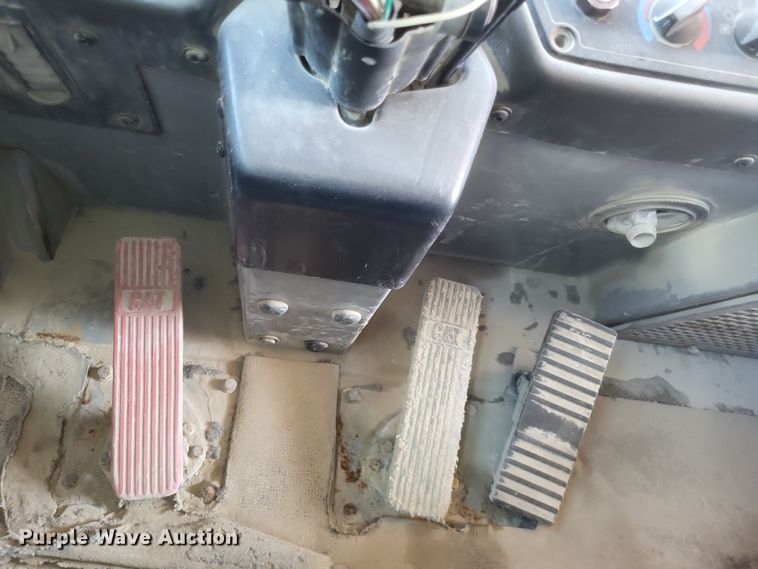 image for item DK1186 2000 Caterpillar 775D  haul truck