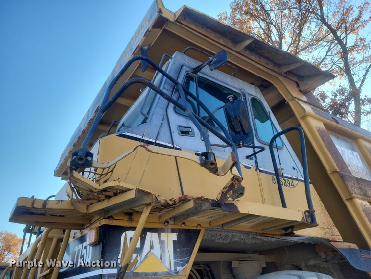 image for item DK1186 2000 Caterpillar 775D  haul truck