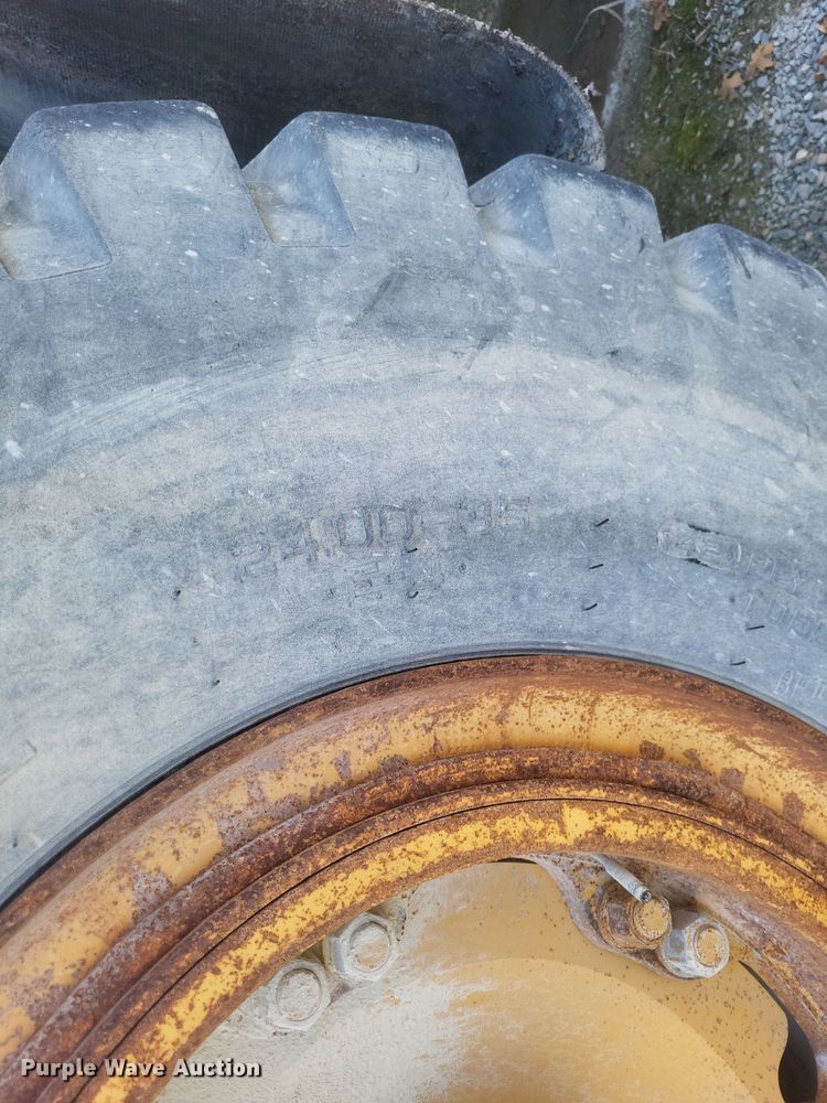 image for item DK1186 2000 Caterpillar 775D  haul truck