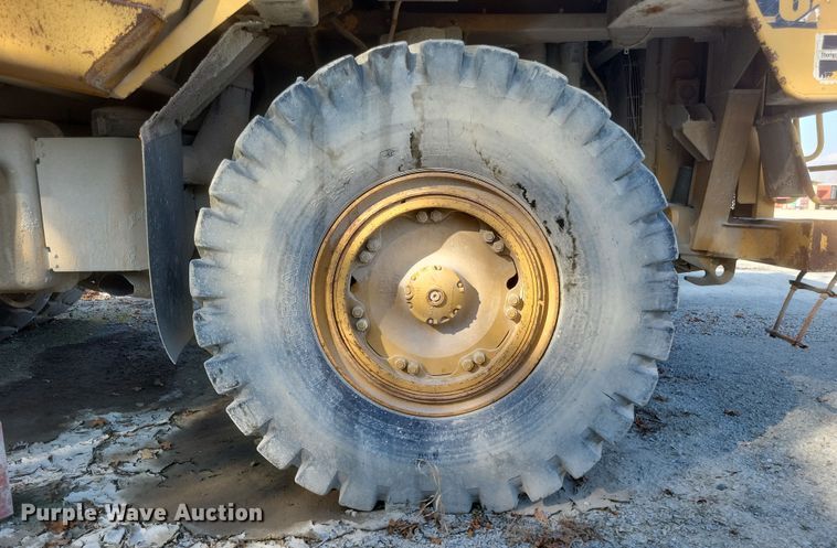 image for item DK1186 2000 Caterpillar 775D  haul truck