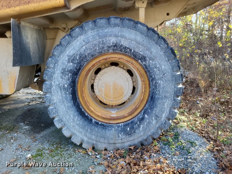 image for item DK1186 2000 Caterpillar 775D  haul truck