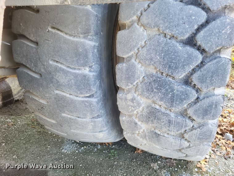 image for item DK1186 2000 Caterpillar 775D  haul truck