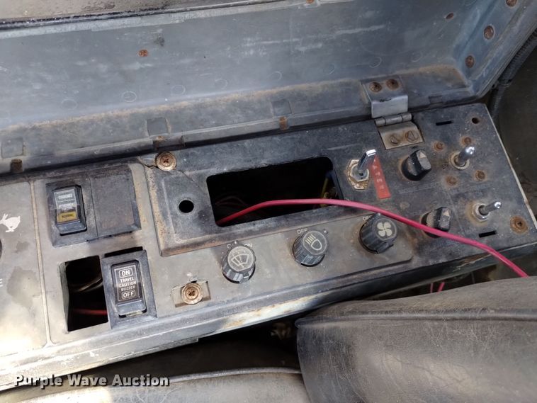 image for item DK8879 1990 Link Belt LS-2800C Series II  long reach excavator