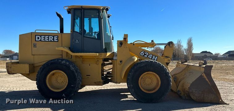 image for item DM2638 1999 John Deere 624H  wheel loader