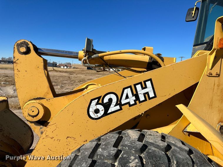 image for item DM2638 1999 John Deere 624H  wheel loader