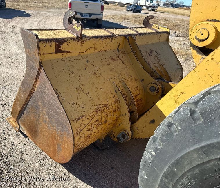 image for item DM2638 1999 John Deere 624H  wheel loader