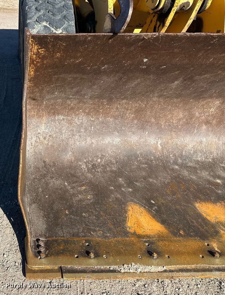 image for item DM2638 1999 John Deere 624H  wheel loader