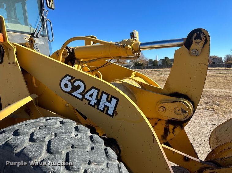 image for item DM2638 1999 John Deere 624H  wheel loader